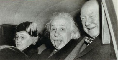 фото Эйнштейна с языком